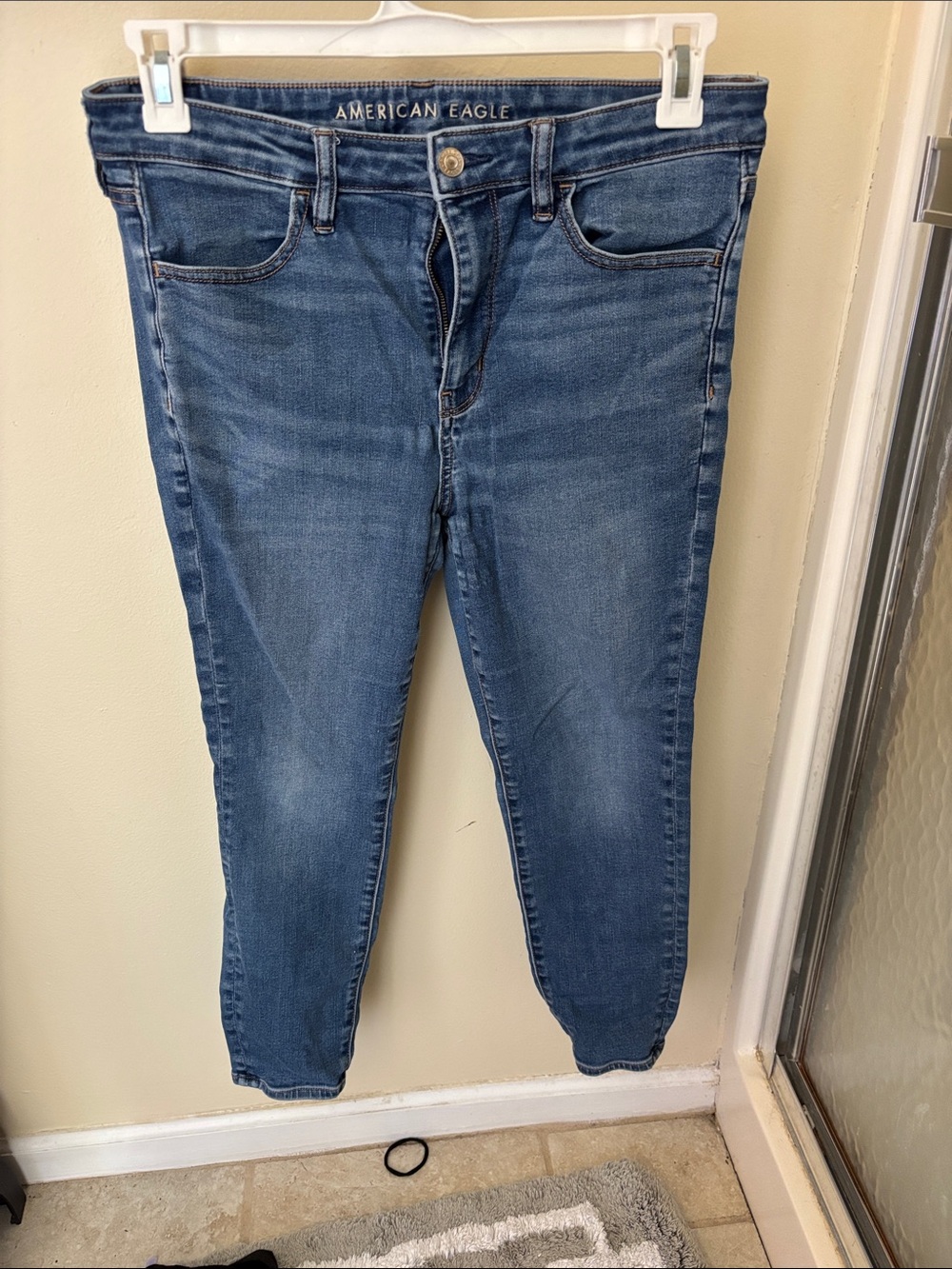 American Eagle Outfitters Skinny Jeans in Mid Blue Wash